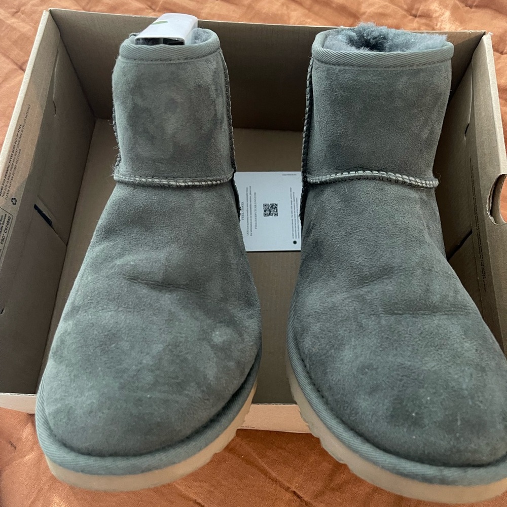 Uggs classic mini